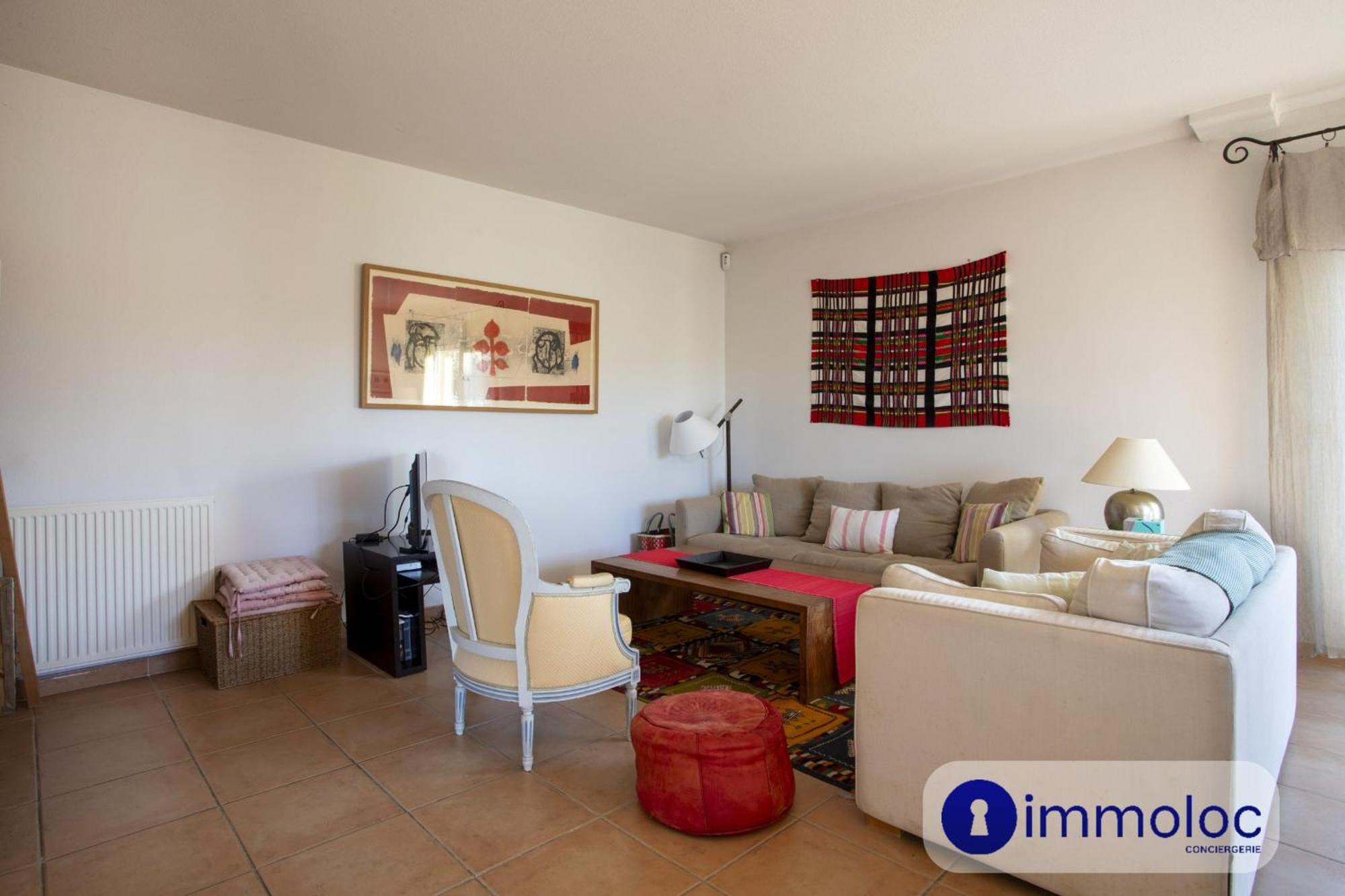 House In With Swimming Pool Hébergement de vacances